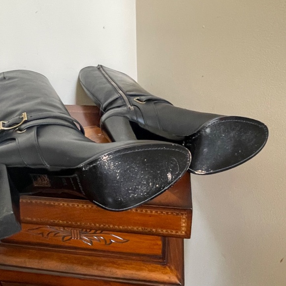 Luxury Designer Burberry Tall Black Zip -up Leather Boots - Picture 10 of 16